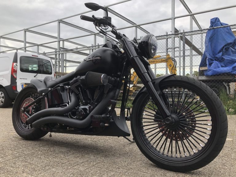 Harley-Davidson Fat Boy 2007 met DNA Mammoth 52 fat spoke velgen