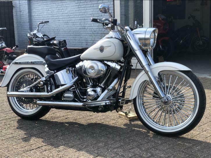 Harley-Davidson met DNA Mammoth 52 spaaks velgen