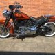 Harley Softail mit 16-Zoll-Fatty-Forty-Vorderrad und Weißwandreifen