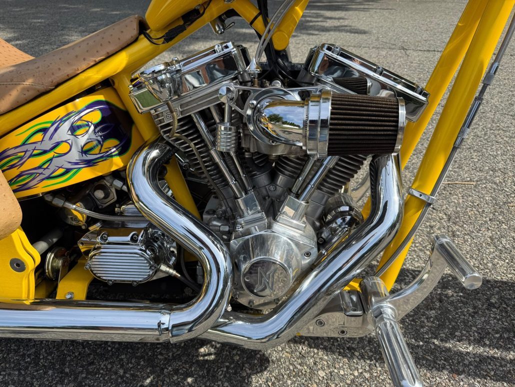 2004 Big Dog Chopper Full Polished motorblok en chroom
